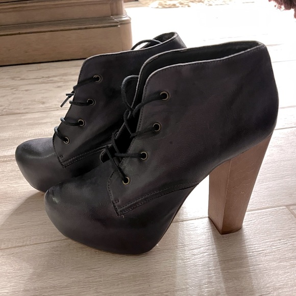 Steve Madden lace up booties - Picture 1 of 3